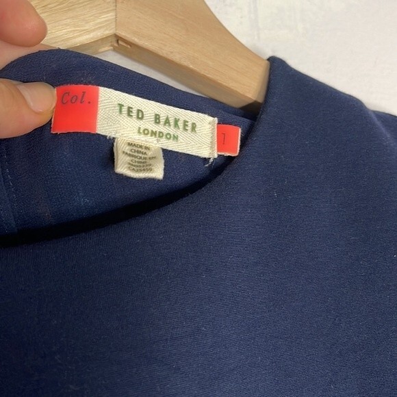 Ted Baker High Low Navy Short Sleeve Blouse Pleated Multicolor print back sz 1 S - Picture 3 of 7